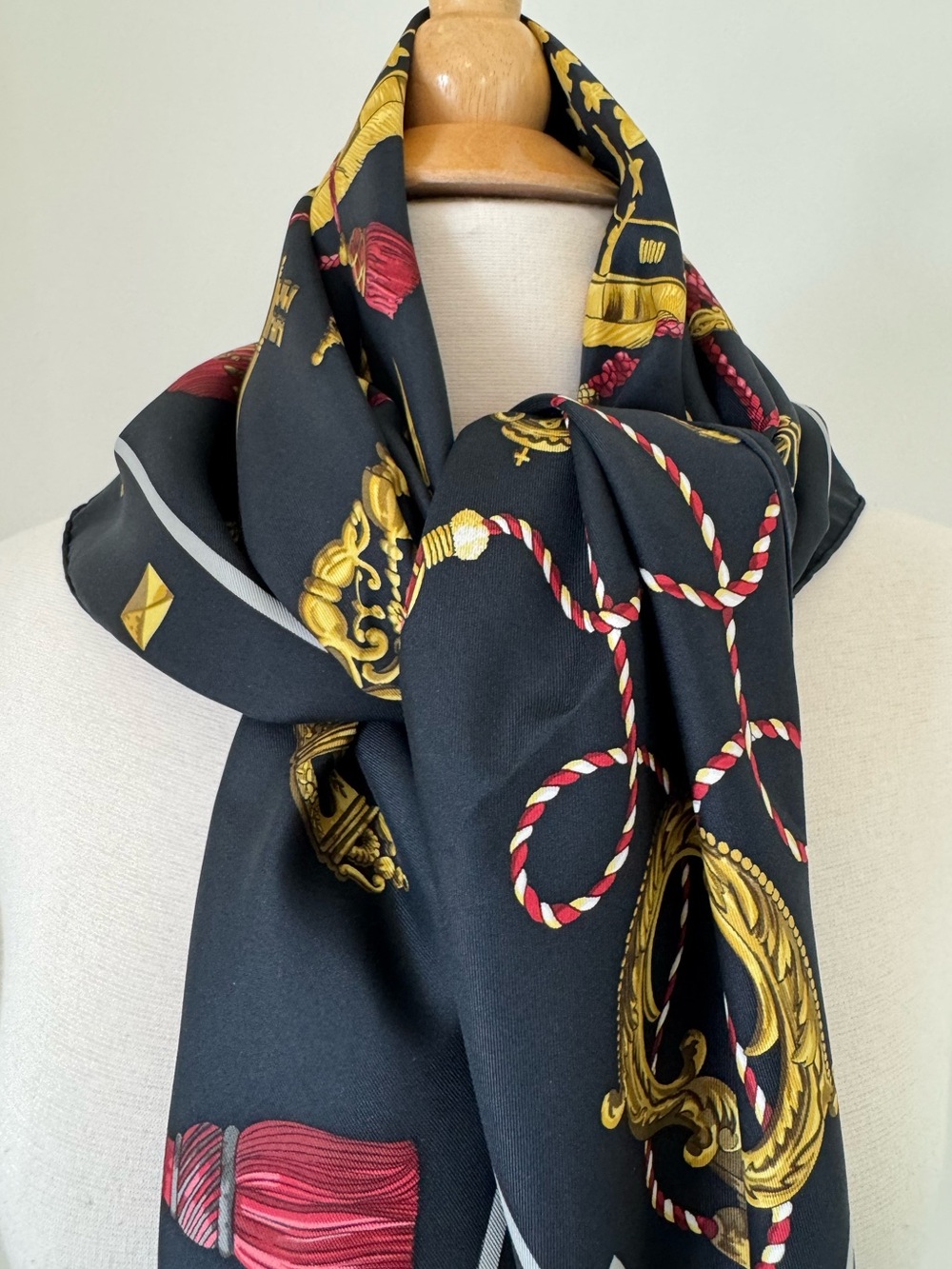 HERMES Les Cles Carre 90 Silk Scarf Black Gold Key Pattern Made in France